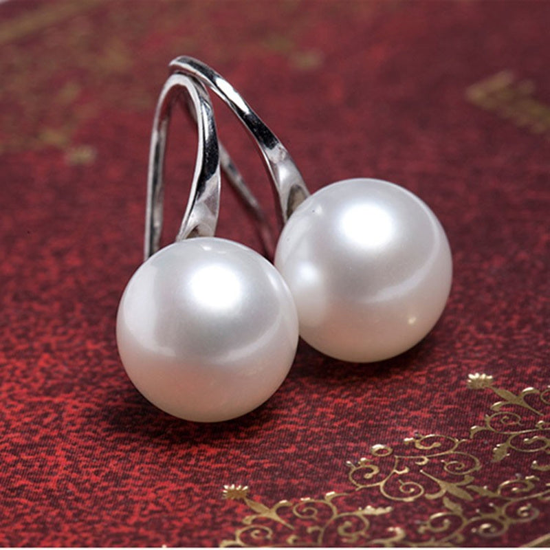 Navy-themed earrings with pearls